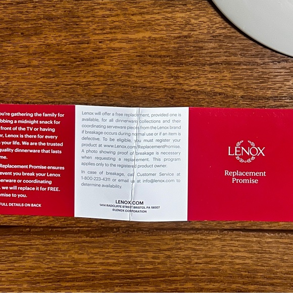 Lenox ~ Poreclain Christmas Snoopy ~ White W/ Multi-Colors Set of 4 Plates ~New - Picture 15 of 15